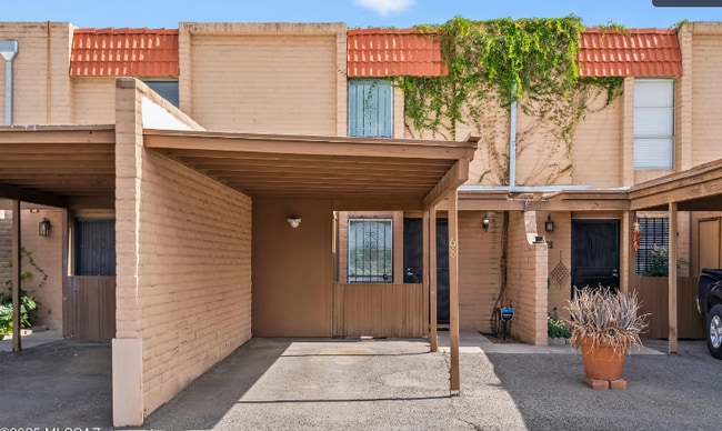 Building Photo - 2875 N Tucson Blvd