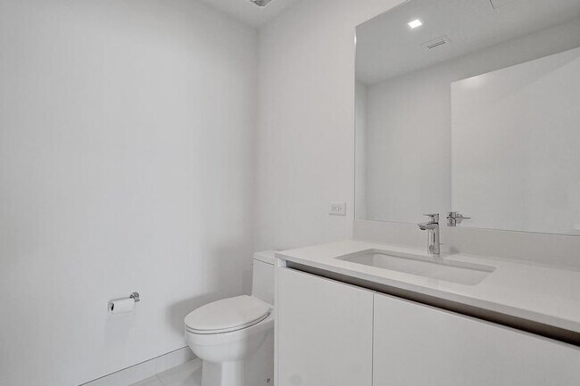 Building Photo - 900 N Ocean Blvd