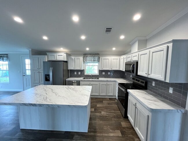 Building Photo - 17100 Tamiami Trl