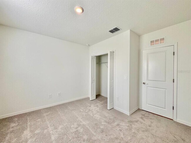 Building Photo - 17554 Pleasantview Blvd