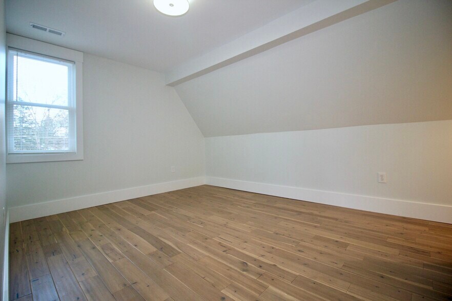 Bedroom 2 - 6701 Buckingham Plz
