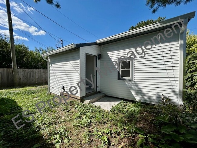 Building Photo - Charming 2-Bedroom, 1-Bathroom Rental Home...