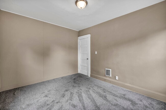 Building Photo - 4093 E 64th St