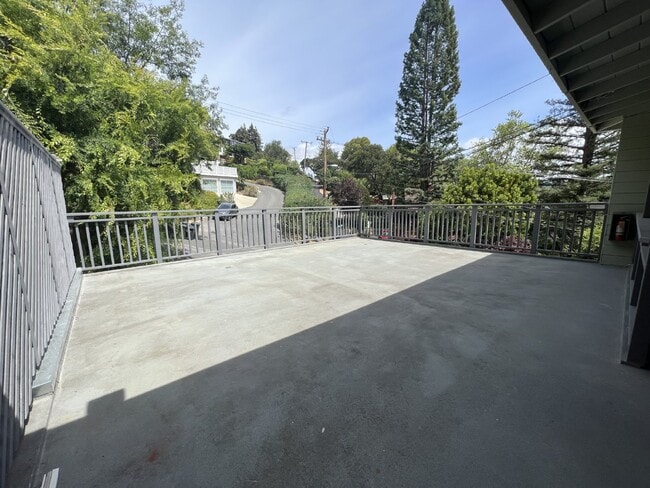 Building Photo - Charming 2 Bedroom In Larkspur!