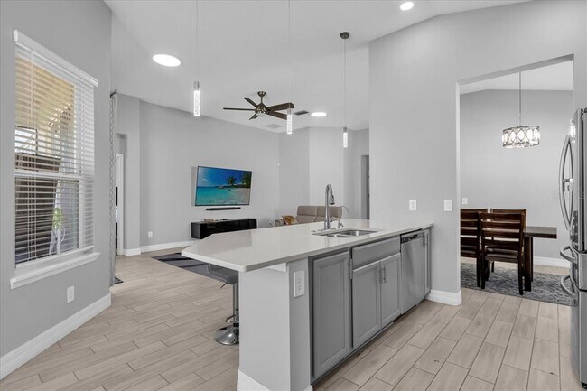 Building Photo - 1210 Pando Lp