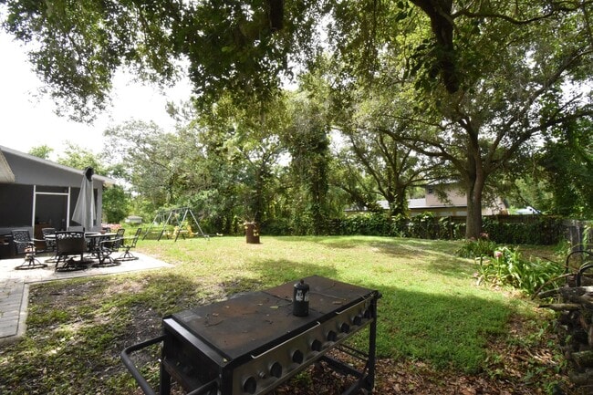 Building Photo - 4854 Lark Dr