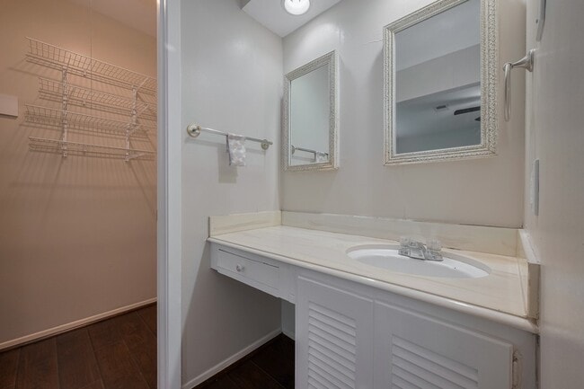 Building Photo - 8119 La Roche Ln