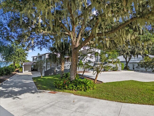 Building Photo - 3824 Gaines Dr