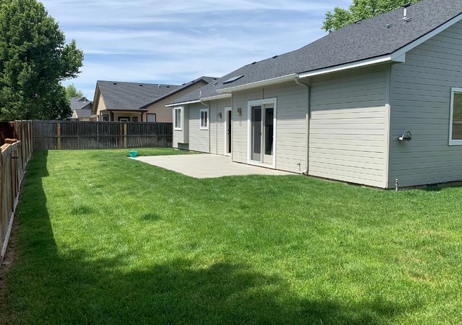 Building Photo - 2244 Hickory Wy N