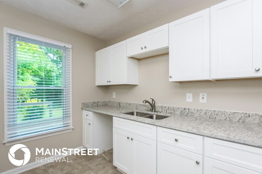 Building Photo - 8693 Collins Dr