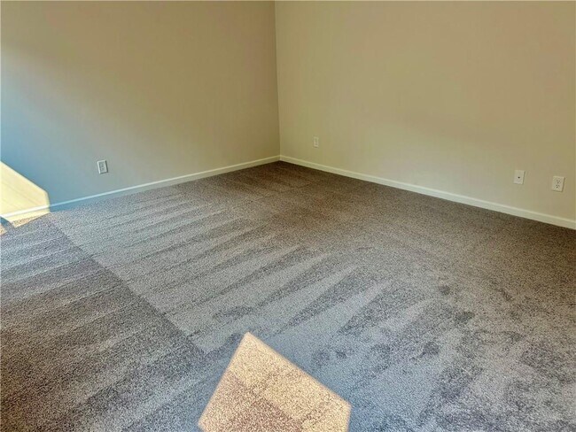 Building Photo - 1083 Lyndhurst Ln