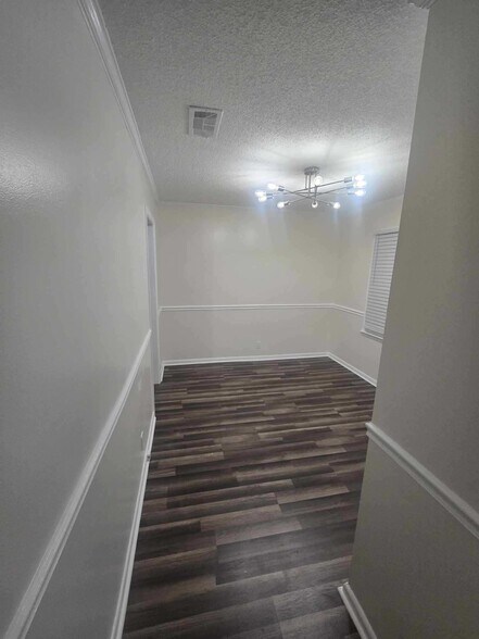 Building Photo - 583 Winding Creek Rd