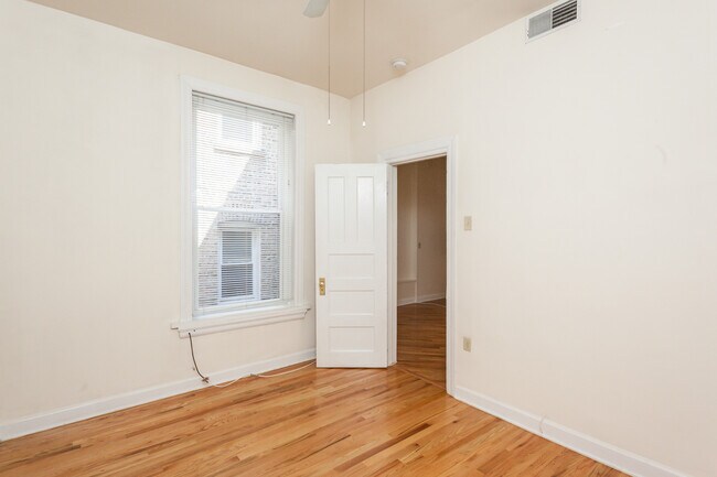Building Photo - 3414 N Halsted St