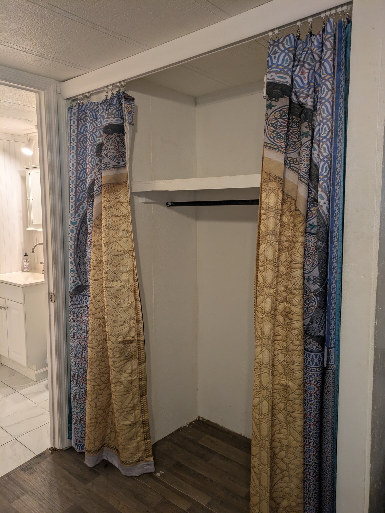 Building Photo - 9838 Lake Dr