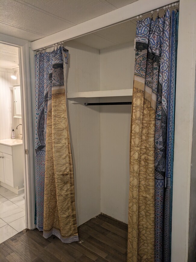 Building Photo - 9838 Lake Dr