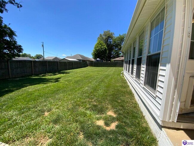 Building Photo - 408 W Crocus Dr