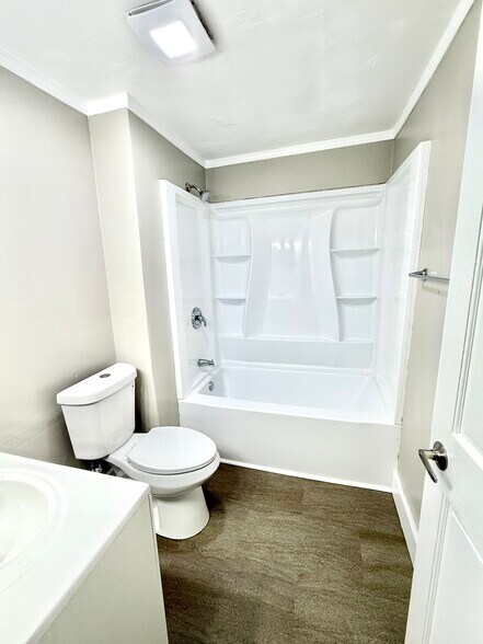 Building Photo - 2007 S 8th St