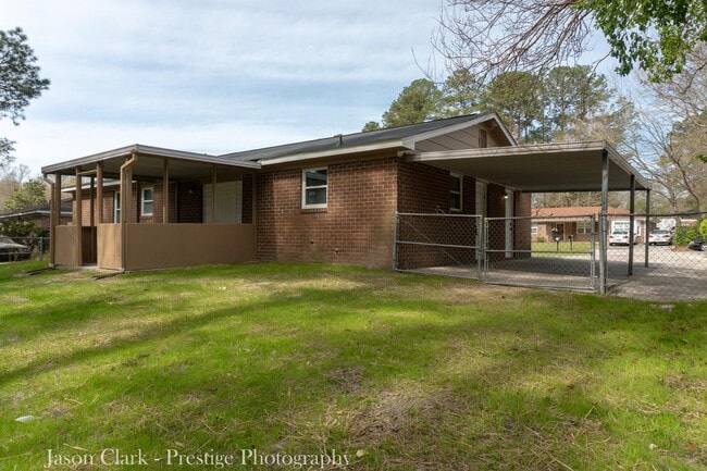 Building Photo - 2708 E Antler Dr