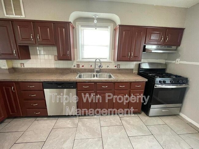 Building Photo - 19 S Schlueter Ave