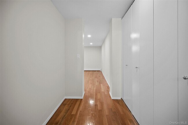 Building Photo - 520 Ashford Ave