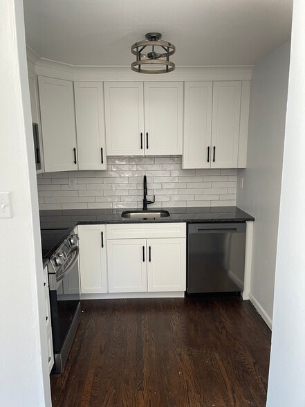 Building Photo - 830 Garrett Ln