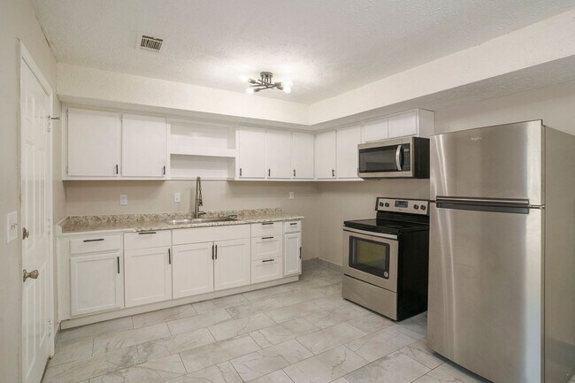 Building Photo - 9285 Cedar Ridge Dr NW