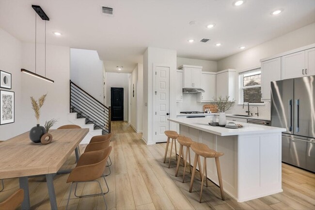 Building Photo - 253 Darley Oak Dr