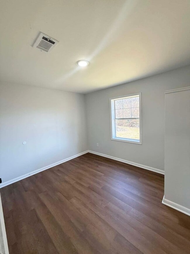 Building Photo - 2 Bed 1 Bath Close to Downtown