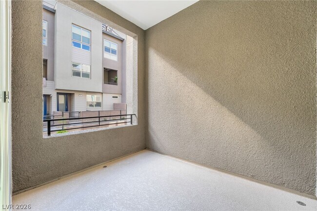 Building Photo - 667 Grey Saker St