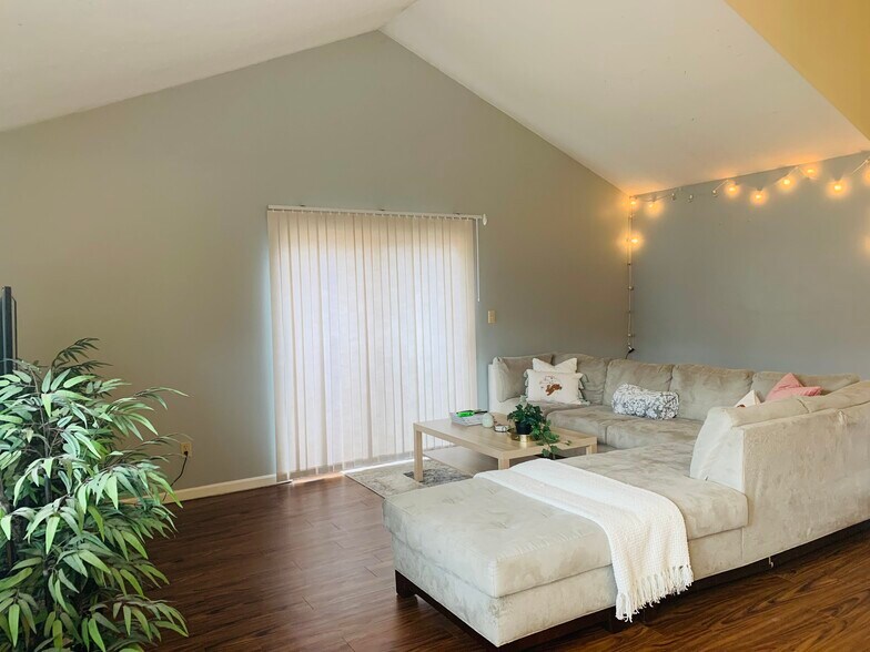 Building Photo - 1559 Olympus Dr