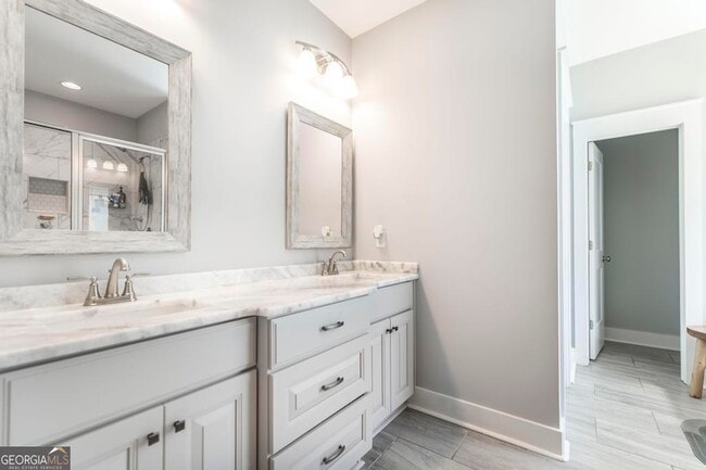 Building Photo - 306 Rustic Live Oak Trl