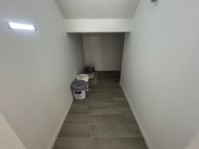 Building Photo - 9208 W Coolidge St