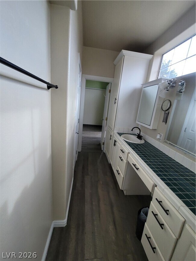 Building Photo - 1951 Jim Haworth