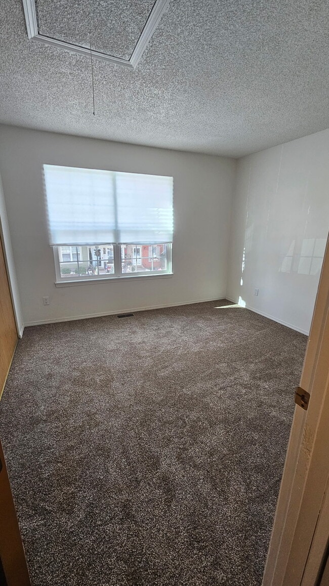 Building Photo - 3330 Queen Anne Way