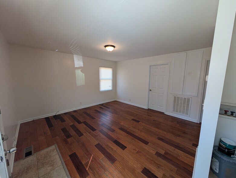 LIVING ROOM - 1823 Delta Ave