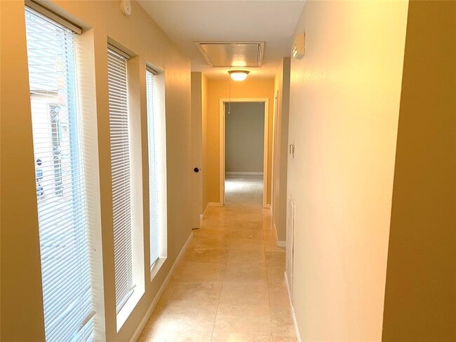 Building Photo - 1103 Forest Home Dr