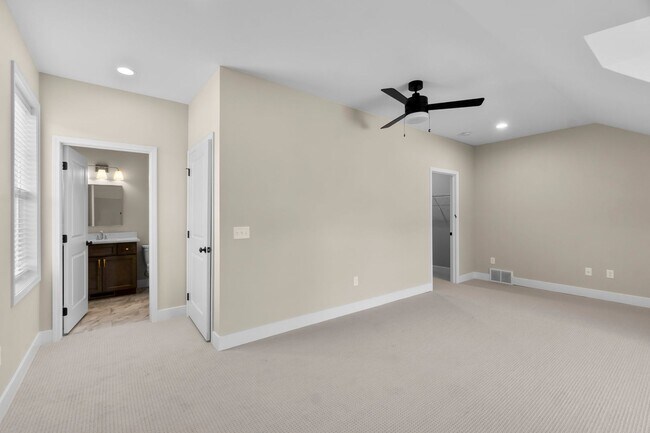 Building Photo - 2272 Heywood Mdws