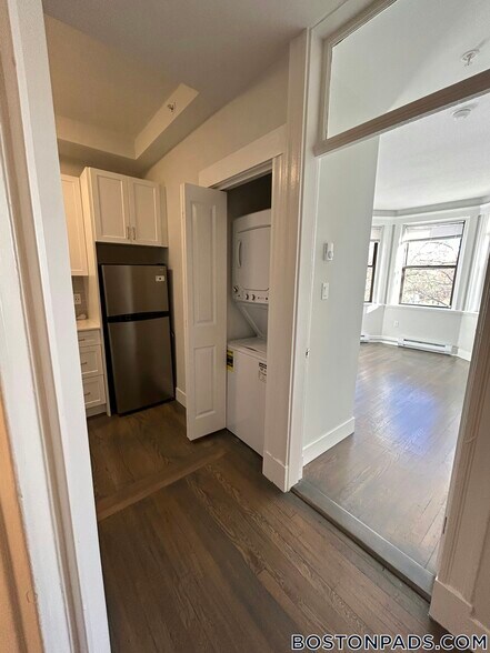 Building Photo - 77 Park Dr