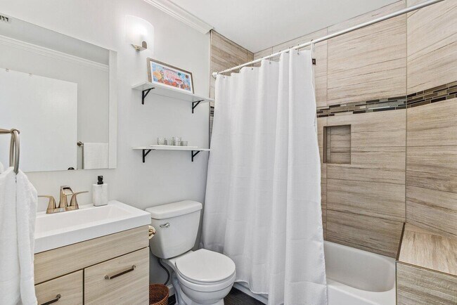 Building Photo - 10581 Mendocino Ln