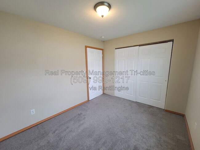 Building Photo - 6305 Thistledown Dr