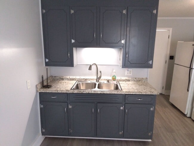 Building Photo - Walk to the Beach, 2 Bedroom, 1 Bath, Unfurnished Condo, Utilities Included!