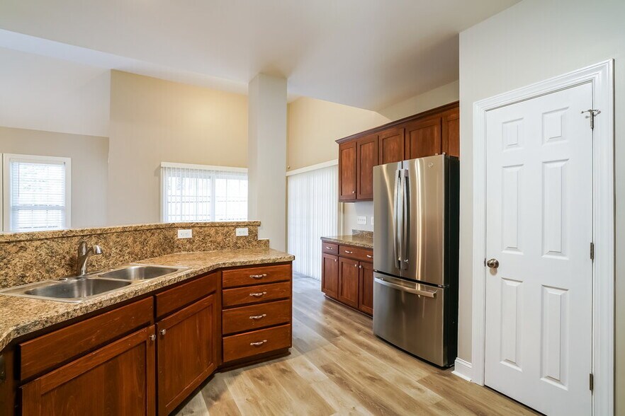 Building Photo - 8537 Battery Crest Ln