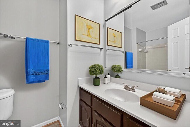 Building Photo - 8537 Hooes Rd