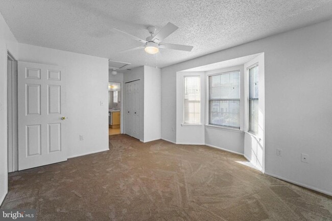 Building Photo - 194 Darwin Ln