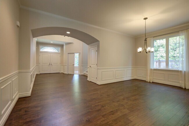 Building Photo - Spacious Custom Home with High-End Finishes Near Lake Sammamish