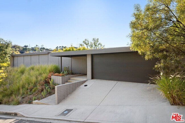 Building Photo - 3523 Beverly Ridge Dr