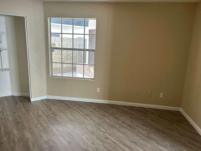 Building Photo - 15822 N 5th Ave