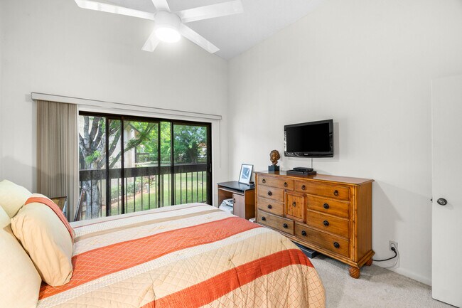 Building Photo - 5087 Oakhill Ln