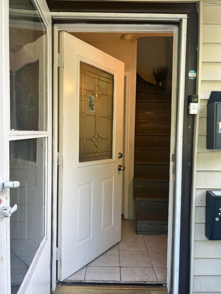 Building Photo - 367 Zion St