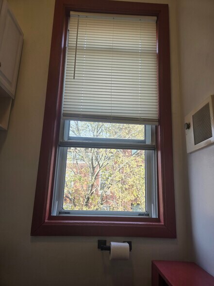 Building Photo - 1622 Bainbridge St